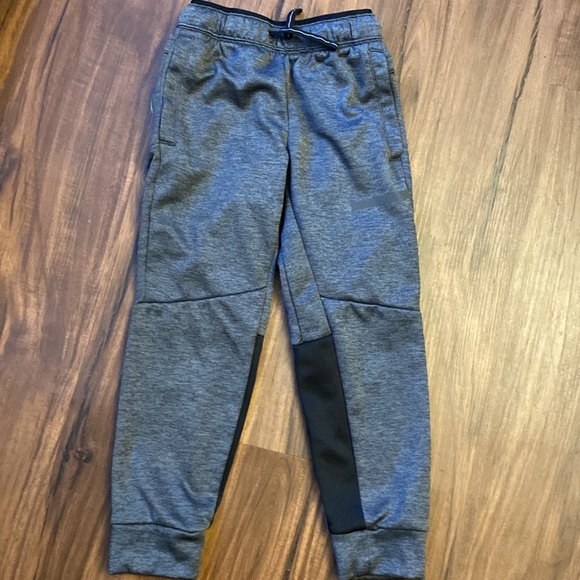 Boys Khakis & Jogging Pants - Picture 6 of 10